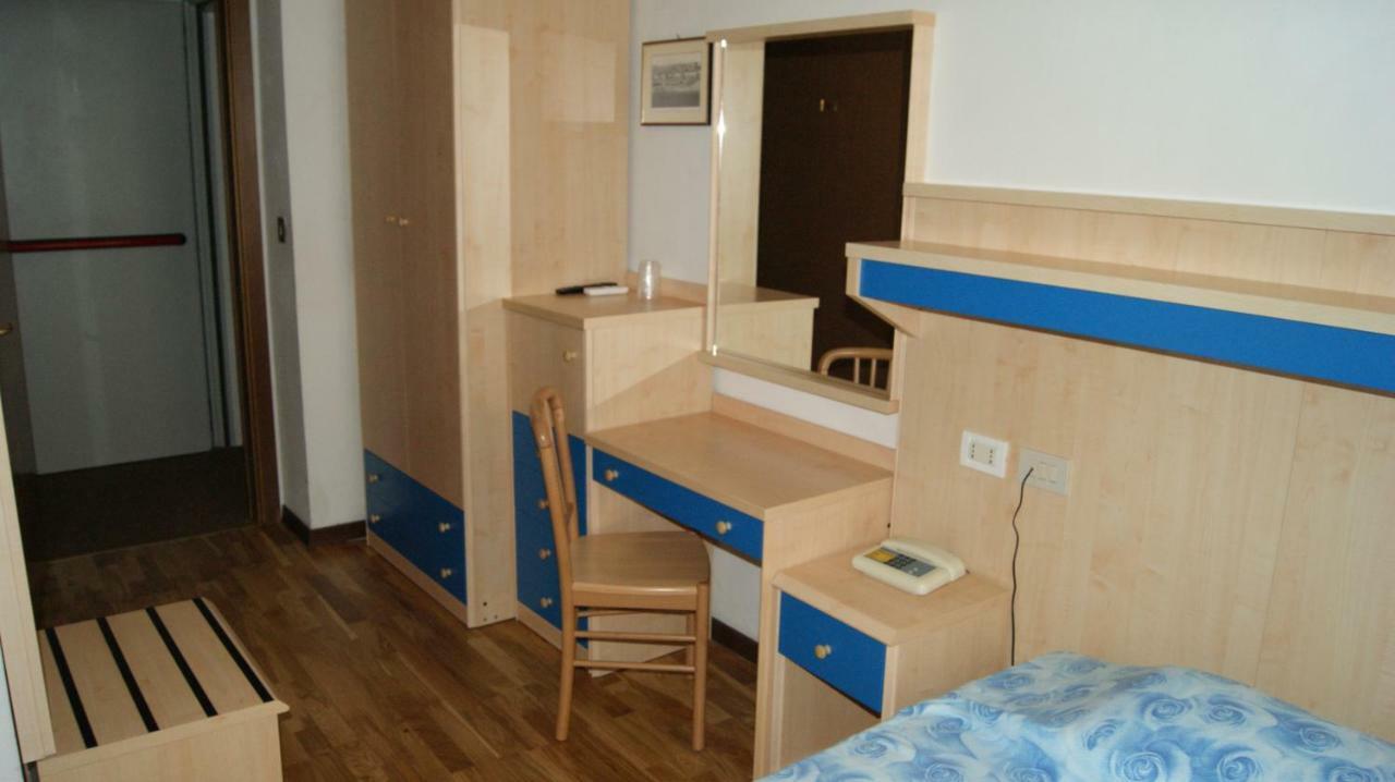 Hotel Milano Градо Экстерьер фото